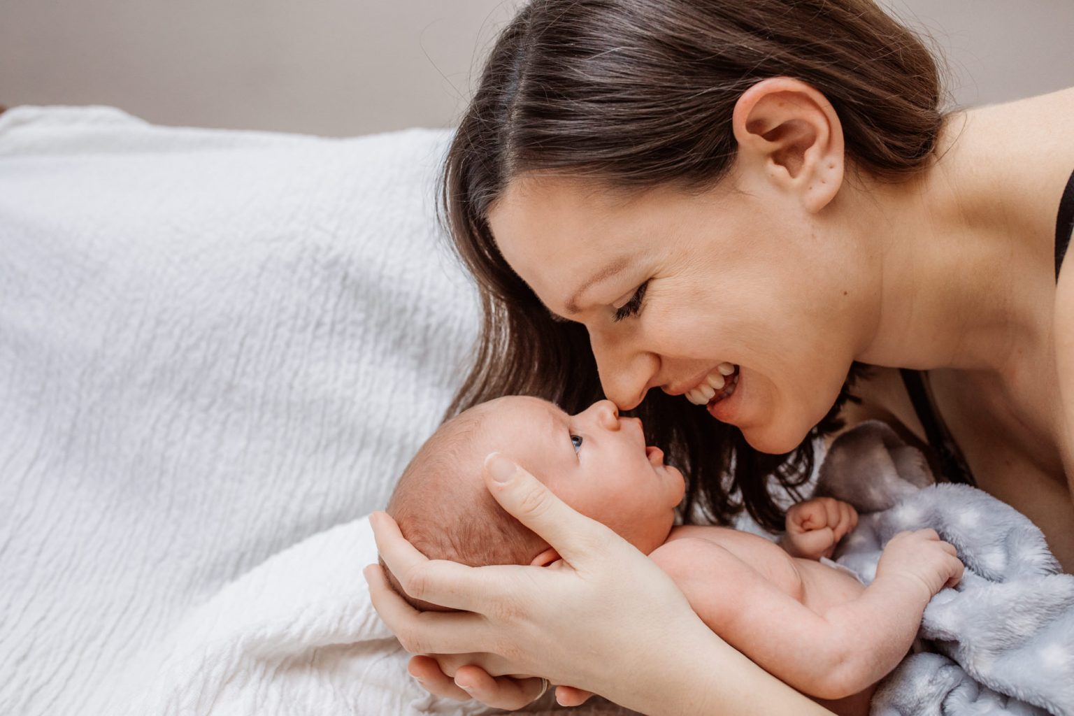 Mama und Baby bei Babyfotos