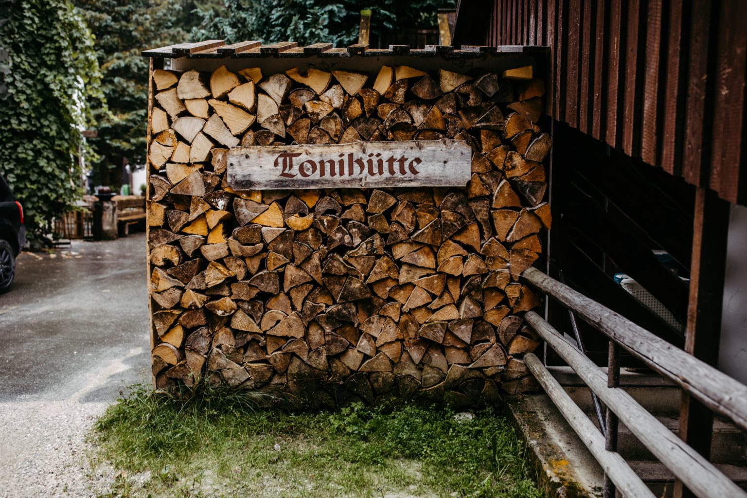 Schild Tonihütte in der Nähe von Garmisch