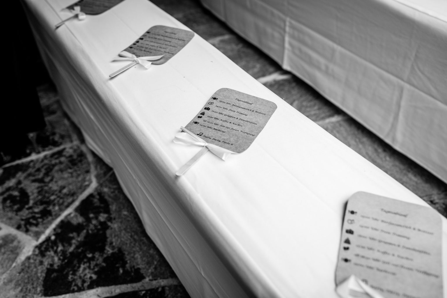 Tischkarten für die Hochzeit auf der Tonihütte