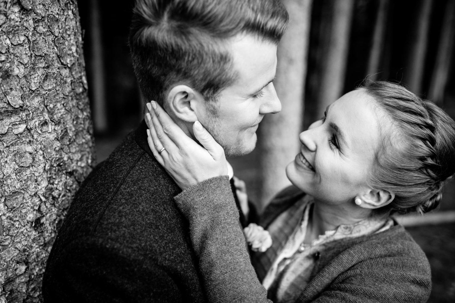 Emotionale Hochzeitsfotos in Tracht bei deiner standesamtlichen Trauung in Weilheim