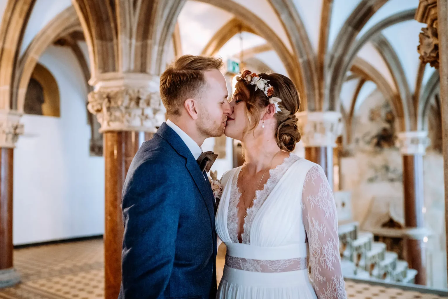 Erster Kuss des Brautpaares im Münchner Rathaus