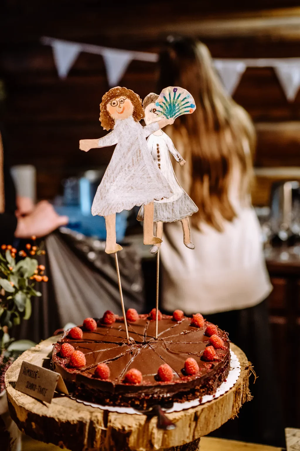 Vegane Hochzeitstorte der beiden Bräute bei der gleichgeschlechtlichen Hochzeit