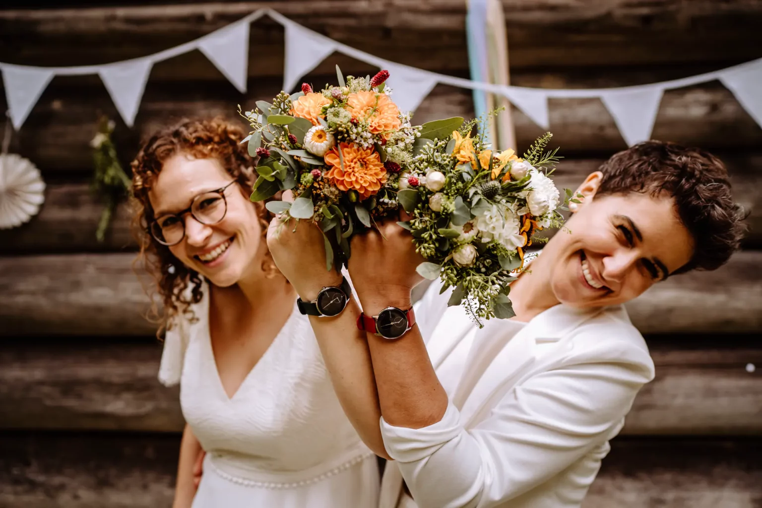 Brautsträuße der beiden Bräute bei der Freien Trauung in Ruhpolding