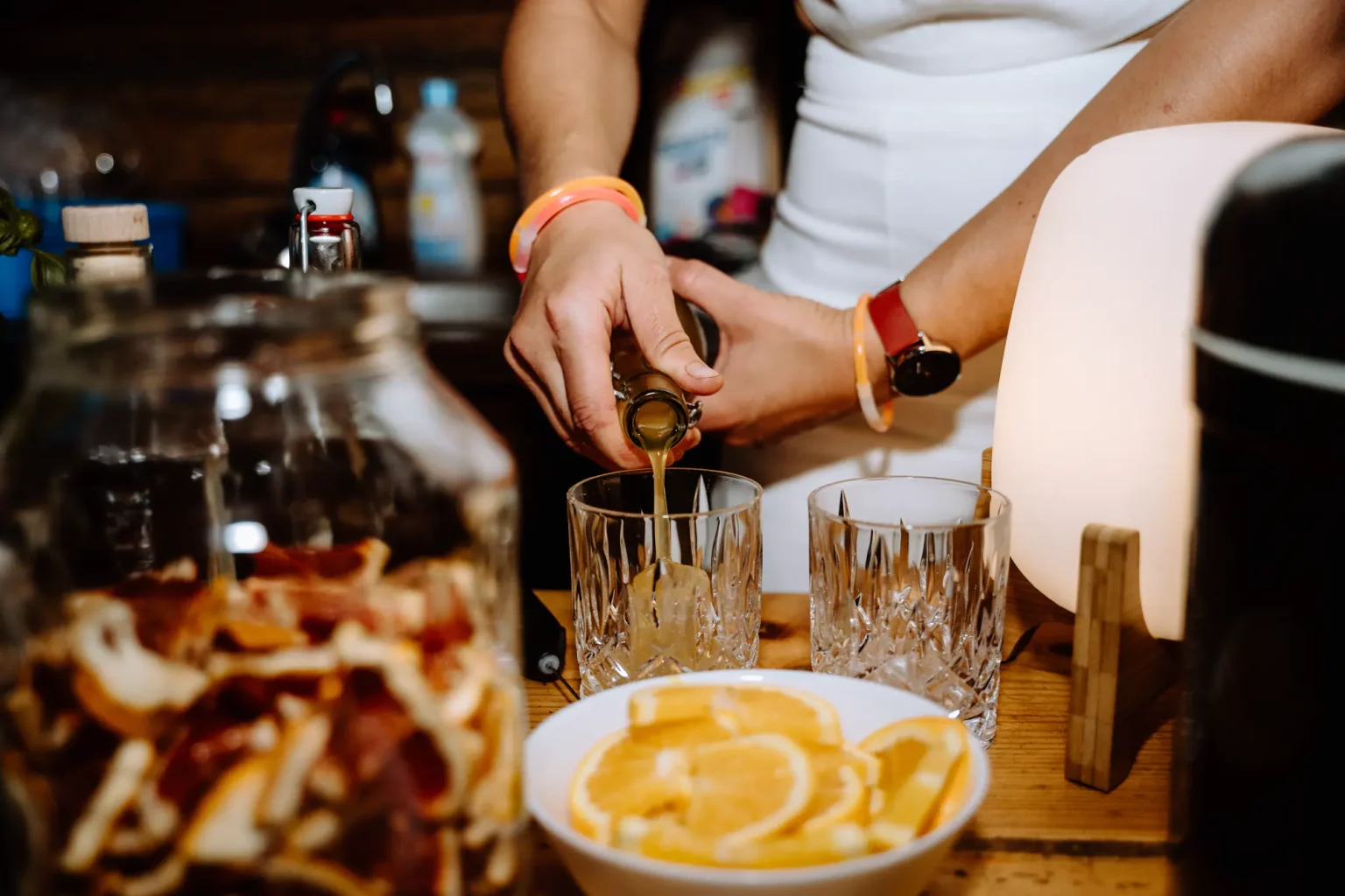 Party bei einer Veganer, gleichgeschlechtlichen Hochzeit