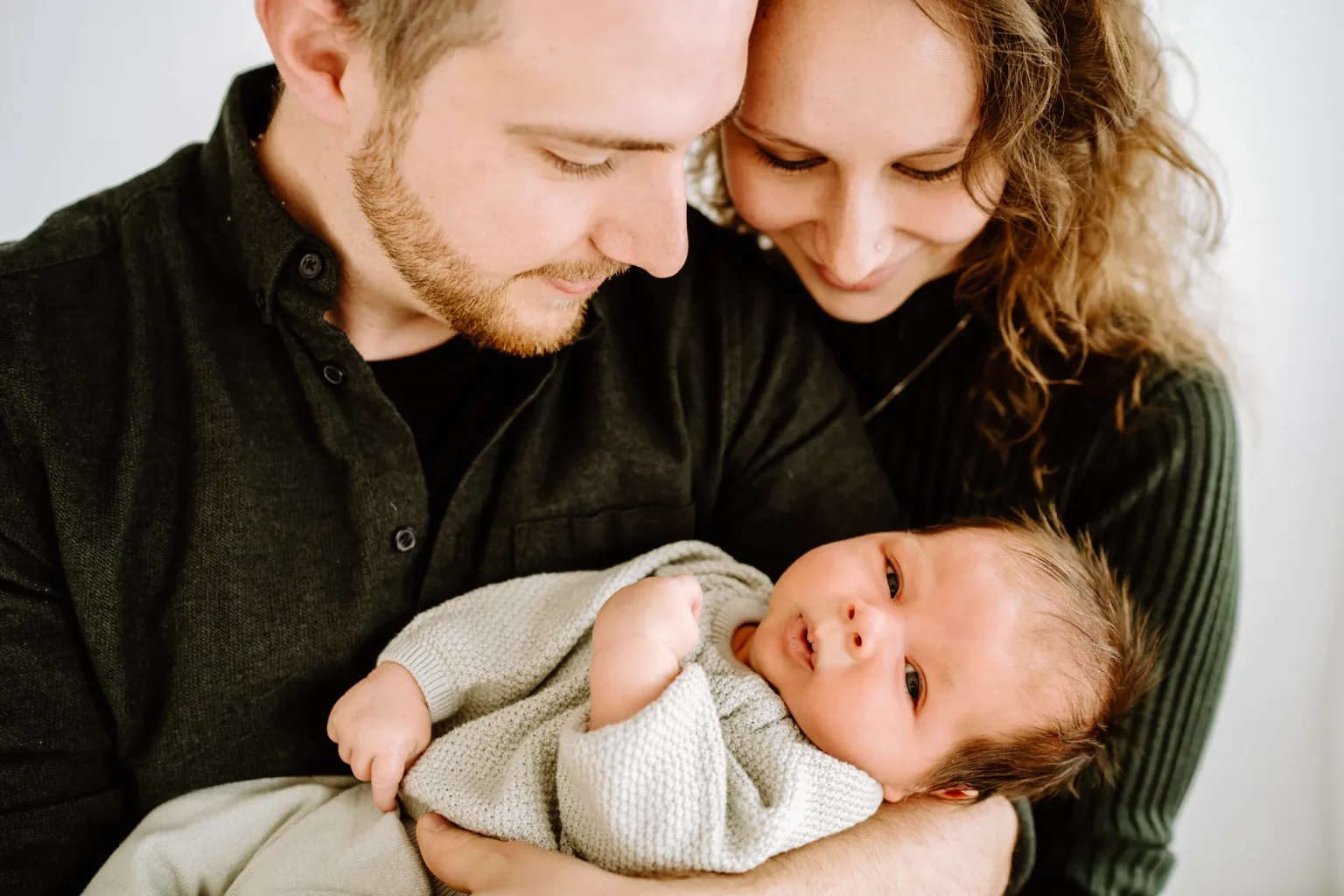 Liebevolle, zeitlose Babyfotos im Studio in Weiheim