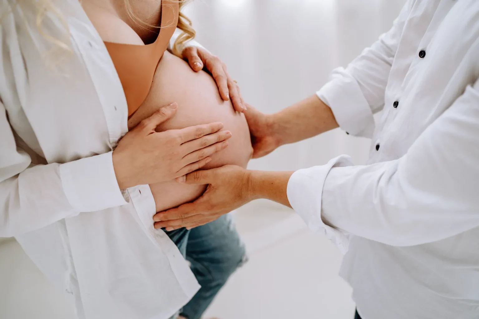 Emotionale und ungestellte Babybauchfotos in Weilheim